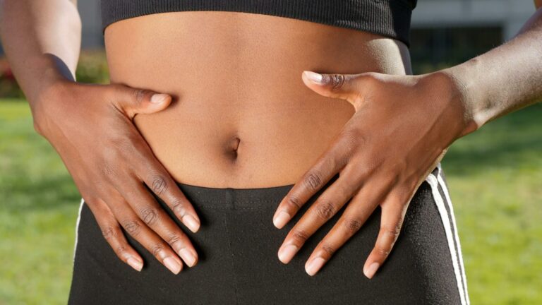 Reducir la hinchazón abdominal: hábitos que ayudan de verdad