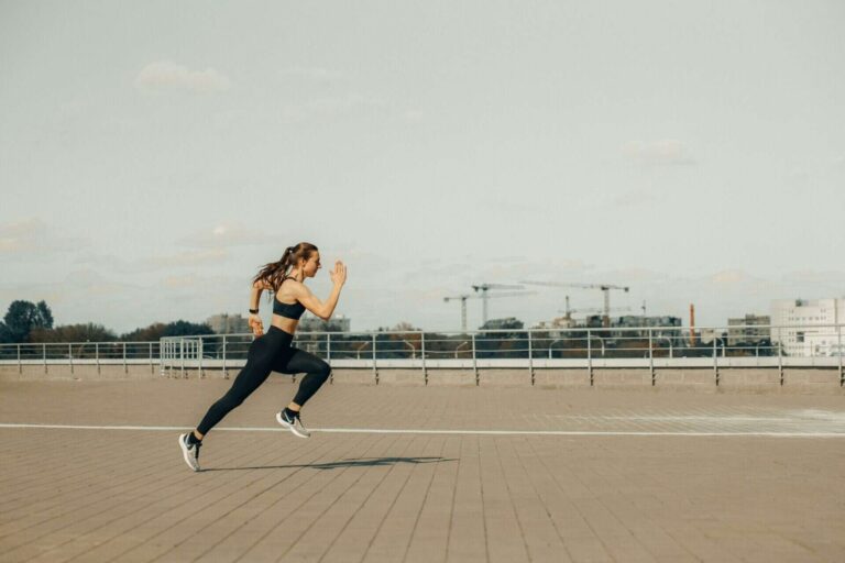 ¿Fuerza o cardio: qué es mejor para perder grasa?